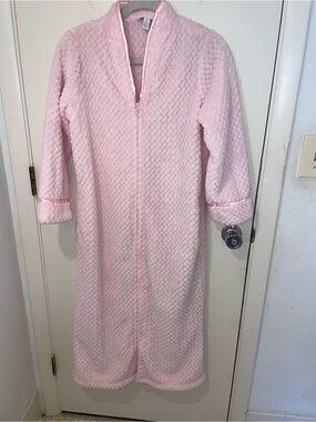 Charter Club Womans M Plush Zig Zag Zipper Robe Pink Lily 100158062MS sz PM gown